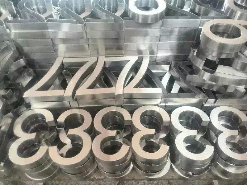 這一些精工字，不但合適室外展示，還可以是公司最搶眼的形象3