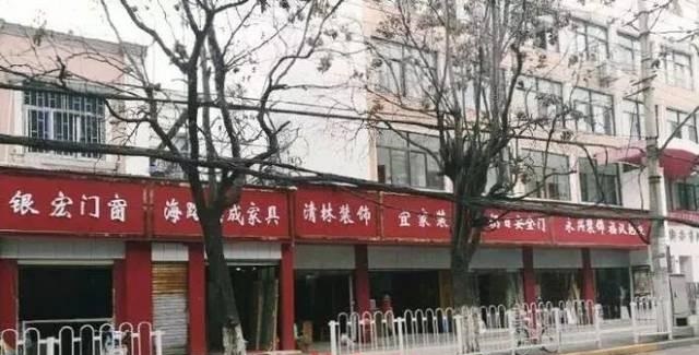 走在街上，發(fā)現(xiàn)商鋪標(biāo)牌千篇一律，統(tǒng)一式店鋪標(biāo)識(shí)有須要嗎？5